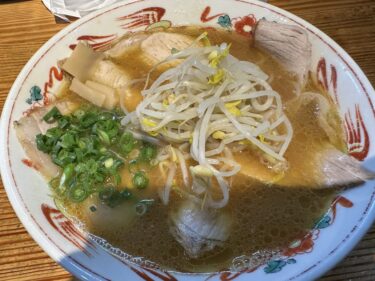 今日のお昼は二朗麺で