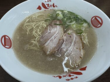 お昼は八ちゃんラーメン