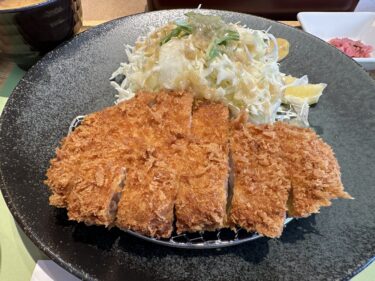 神戸空港でロースカツ膳