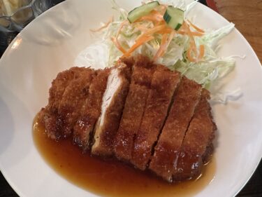今日のお昼はチキンカツ