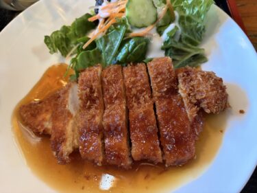 今日のお昼はチキンカツ