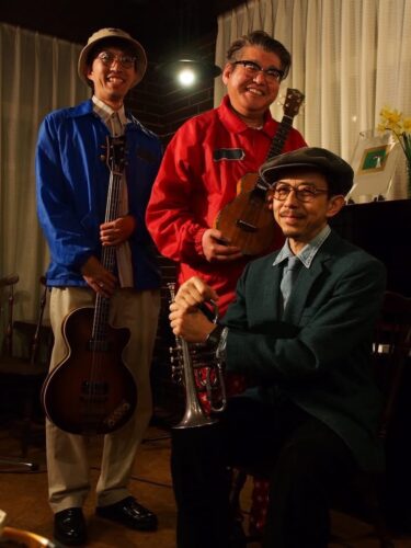 「ブルームーントリオ」ライブに
