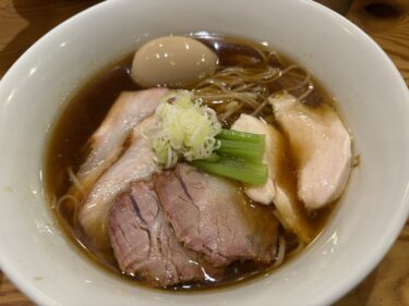 今日のお昼は醤油ラーメン